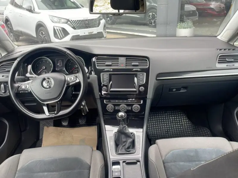 Volkswagen Golf nuova a Foggia (9)