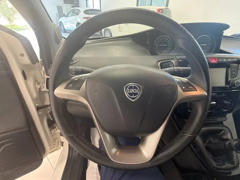 Lancia Ypsilon usata a Palermo (10)