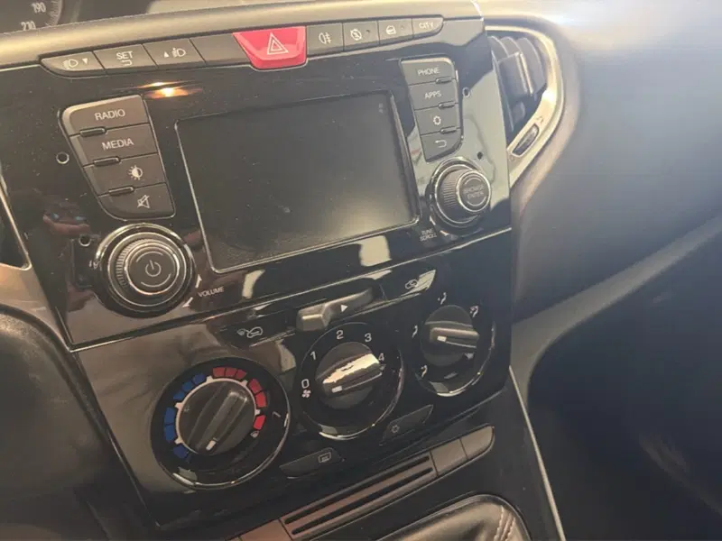 Lancia Ypsilon usata a Palermo (8)