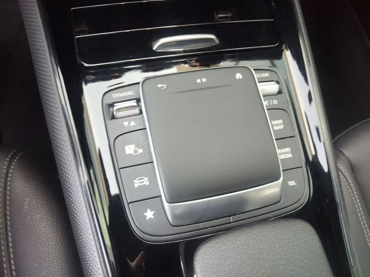 Mercedes-Benz GLA SUV usata a Modena (13)