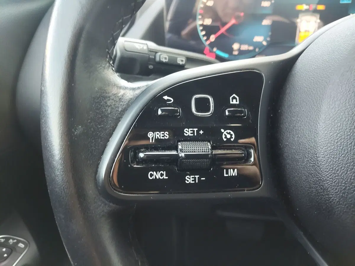 Mercedes-Benz GLA SUV usata a Modena (14)