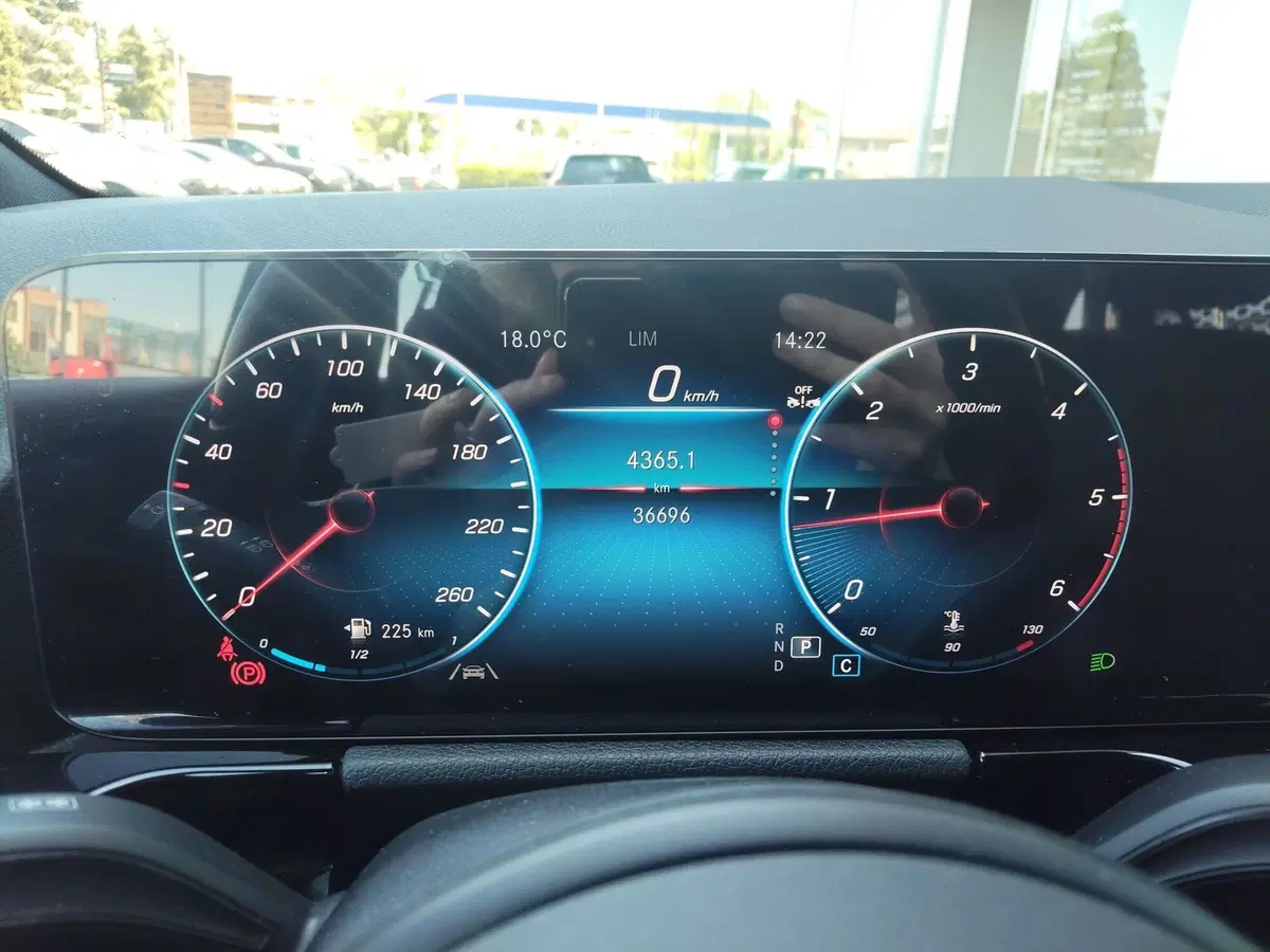 Mercedes-Benz GLA SUV usata a Modena (9)
