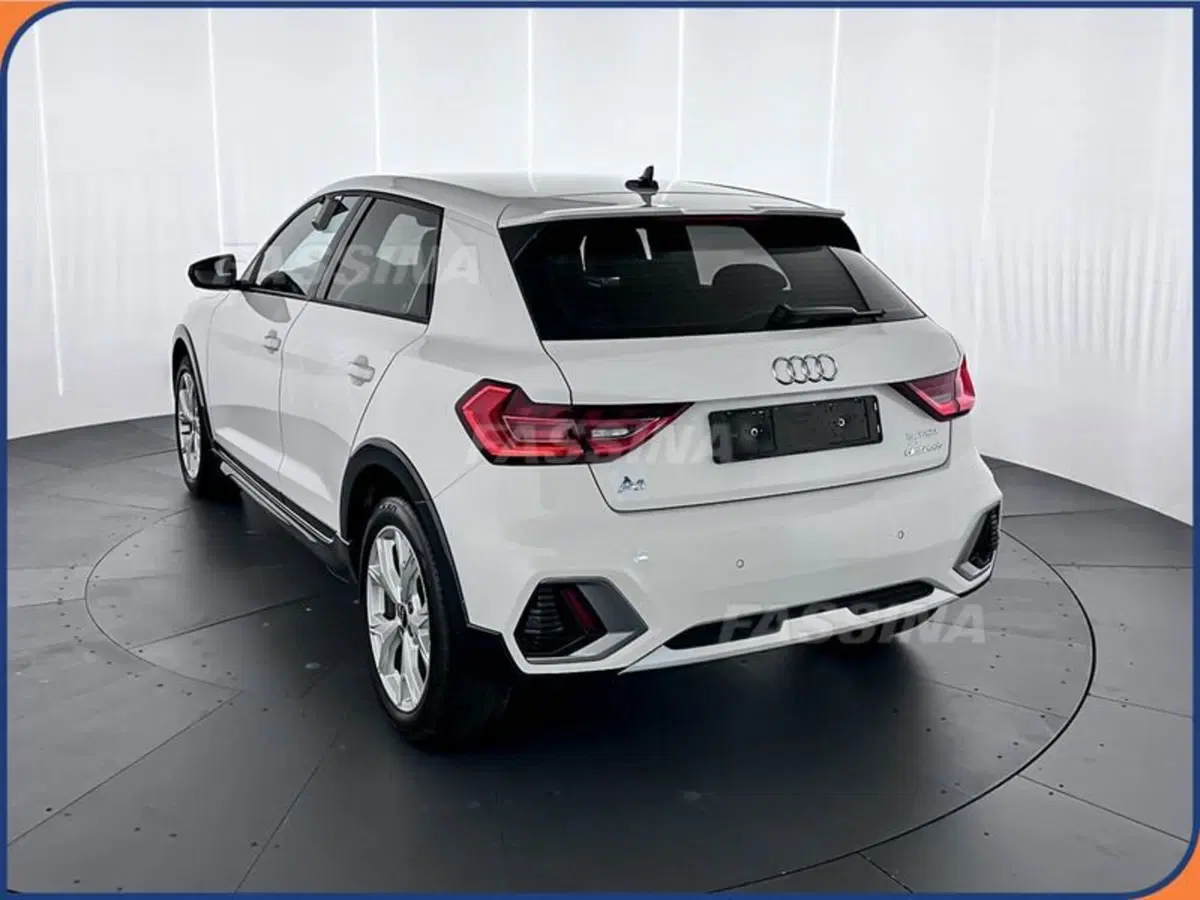 Audi A1 allstreet usata a Milano (4)