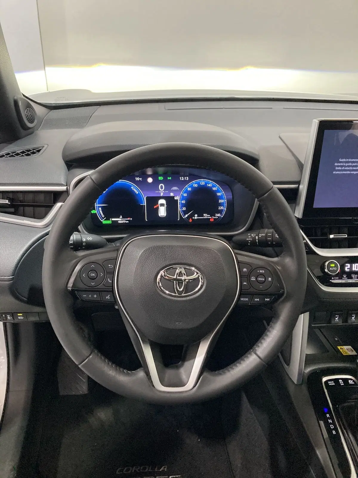 Toyota Corolla Cross Hybrid usata a Barletta-Andria-Trani (14)