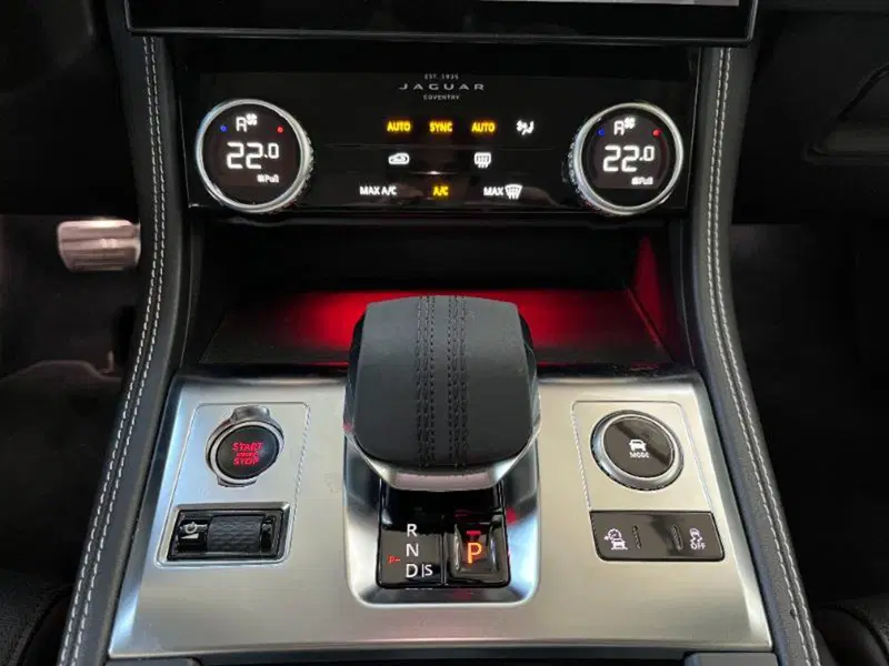 Jaguar F-Pace usata a Venezia (7)