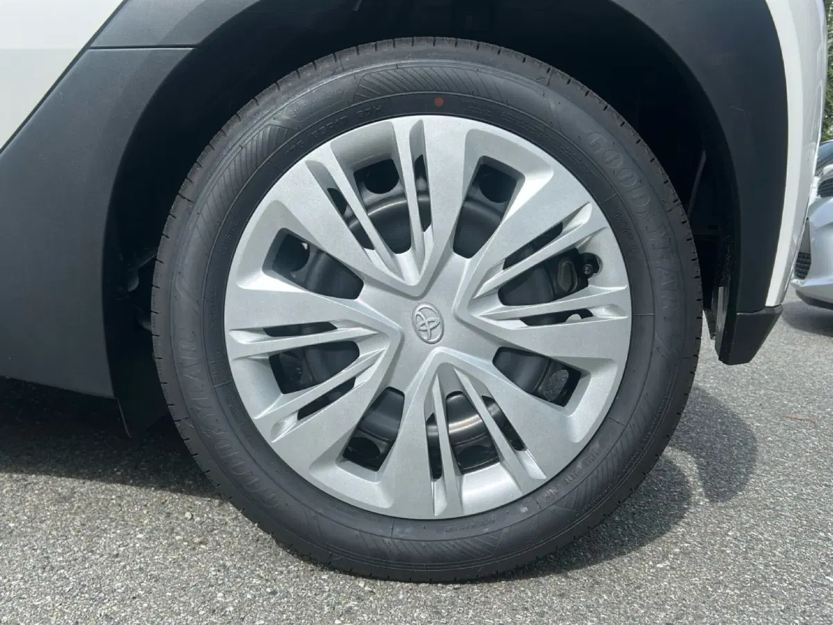 Toyota Aygo X nuova a Vercelli (11)