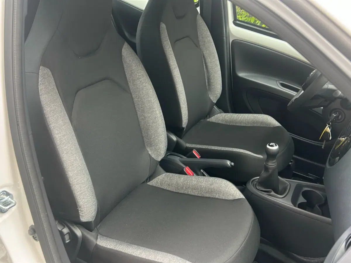 Toyota Aygo X nuova a Vercelli (14)