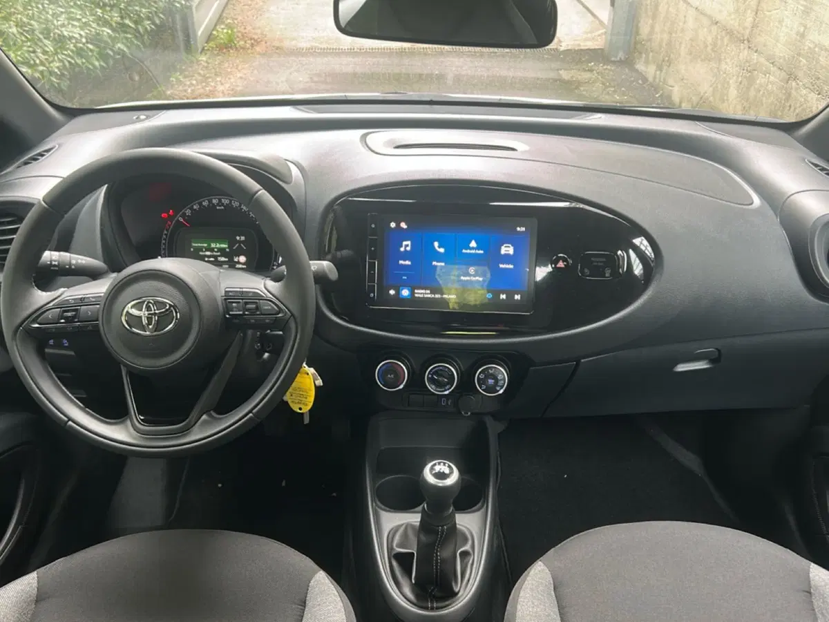 Toyota Aygo X nuova a Vercelli (16)