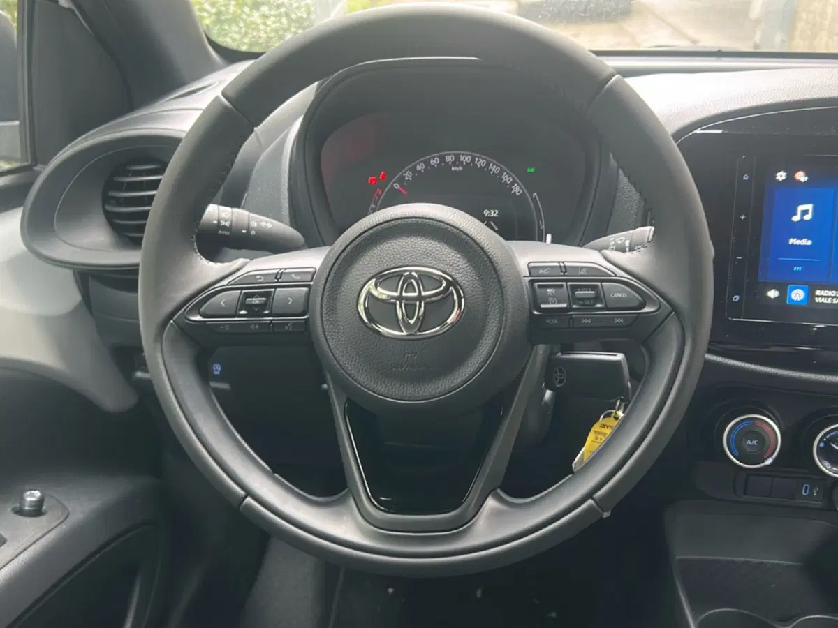 Toyota Aygo X nuova a Vercelli (17)