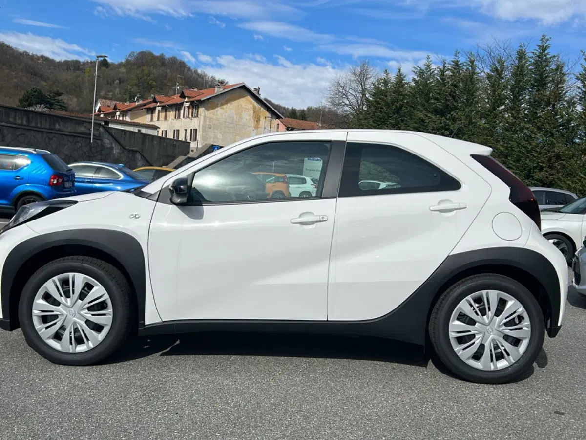 Toyota Aygo X nuova a Vercelli (4)