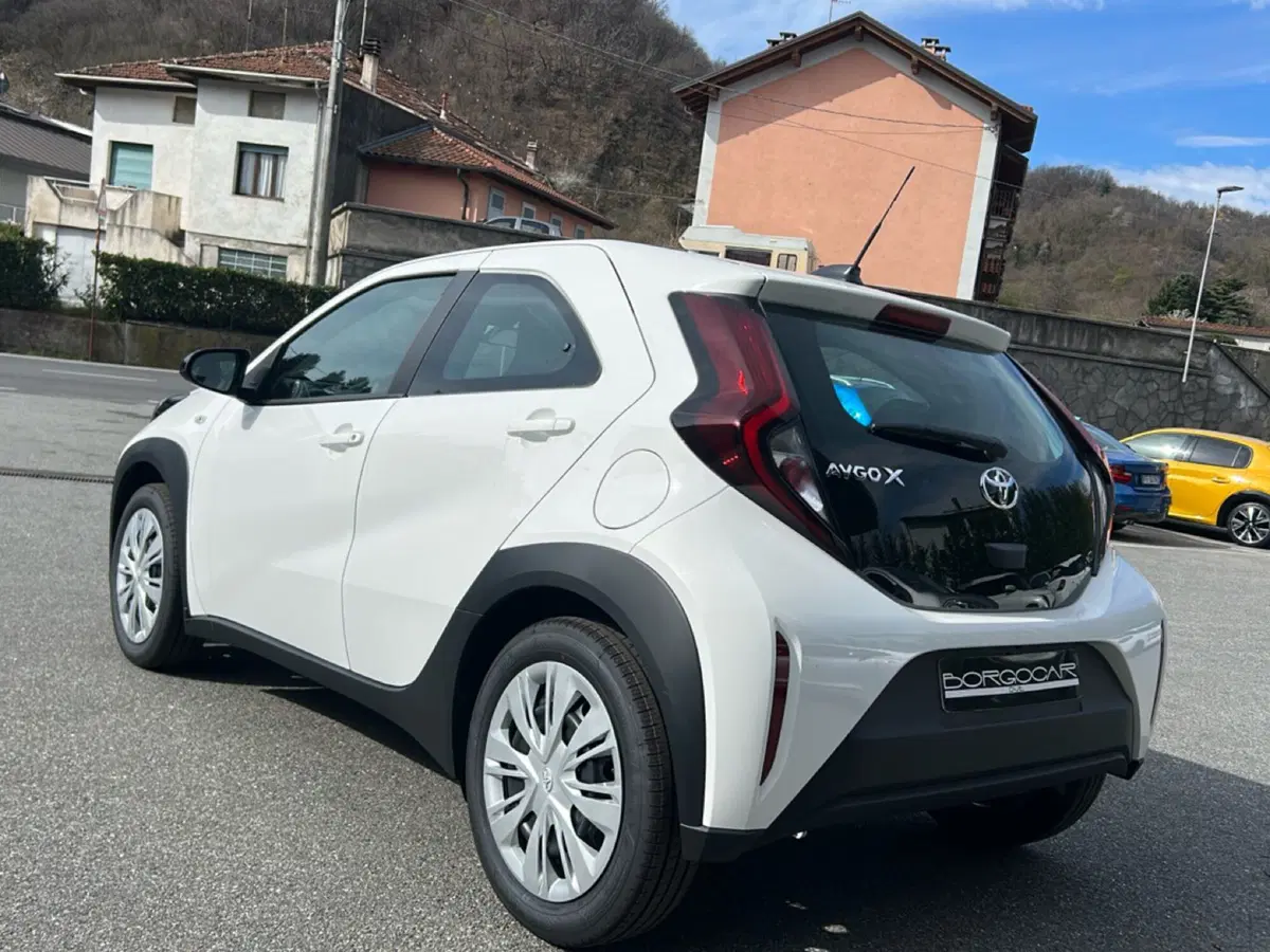 Toyota Aygo X nuova a Vercelli (5)