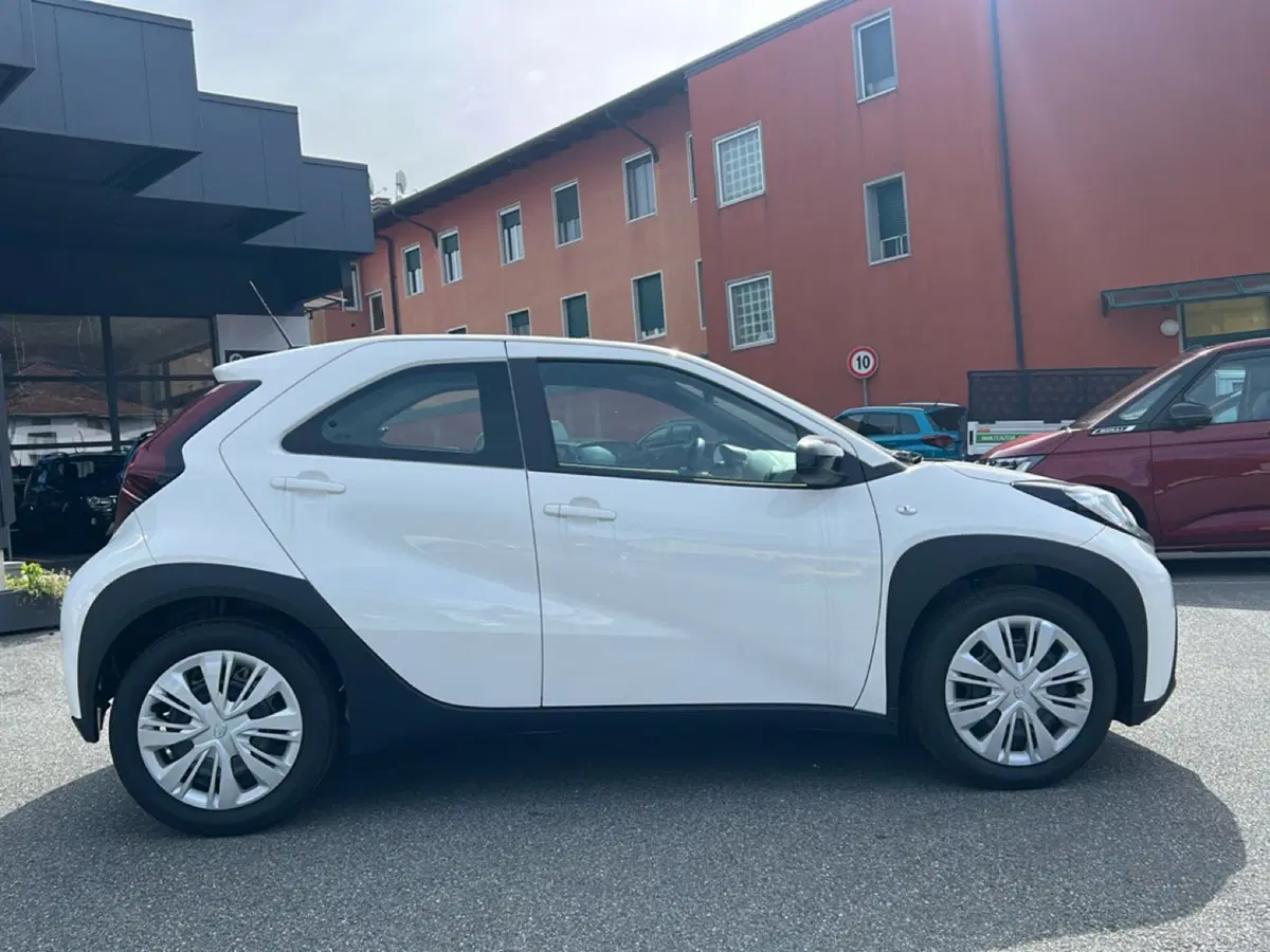 Toyota Aygo X nuova a Vercelli (8)