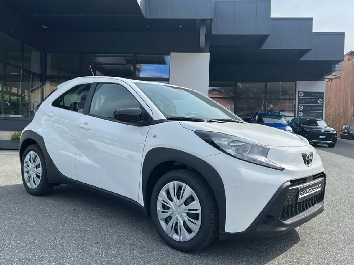 Toyota Aygo X nuova a Vercelli (9)