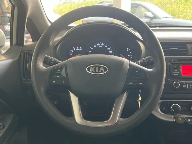 Kia Rio usata a Vercelli (15)
