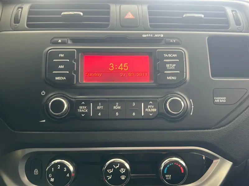 Kia Rio usata a Vercelli (18)