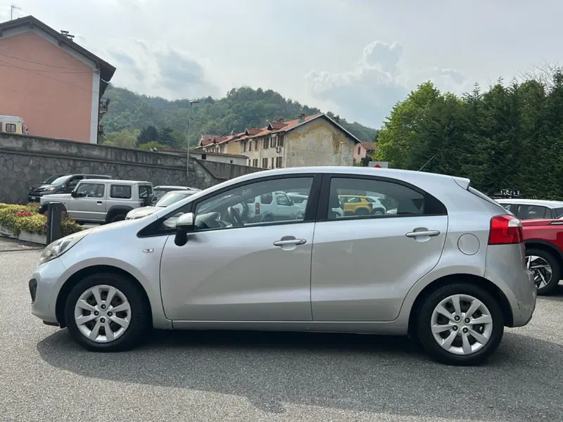 Kia Rio usata a Vercelli (4)
