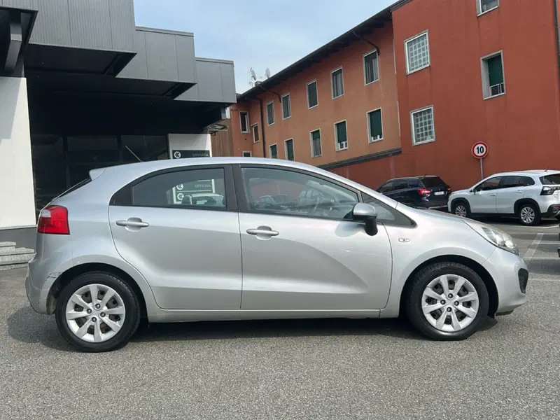 Kia Rio usata a Vercelli (7)