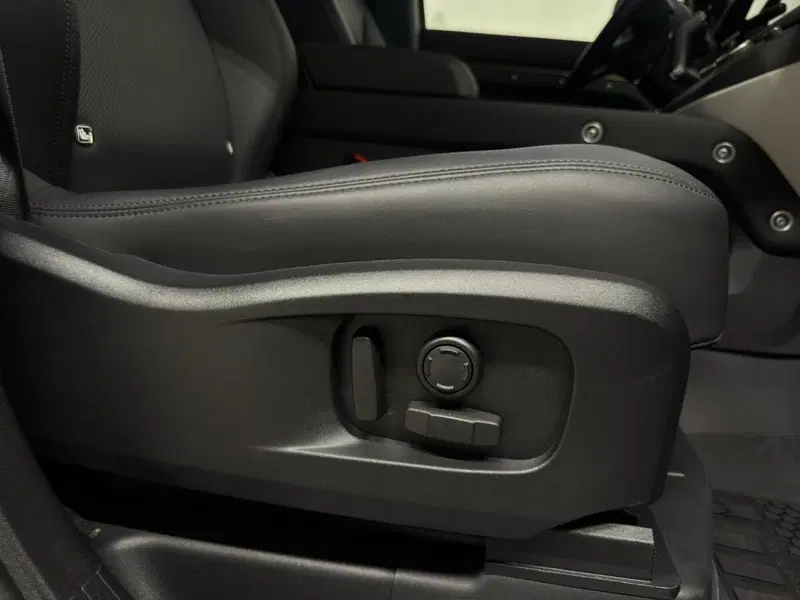 Land Rover Defender usata a Novara (12)