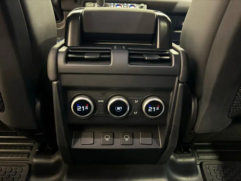 Land Rover Defender usata a Novara (13)