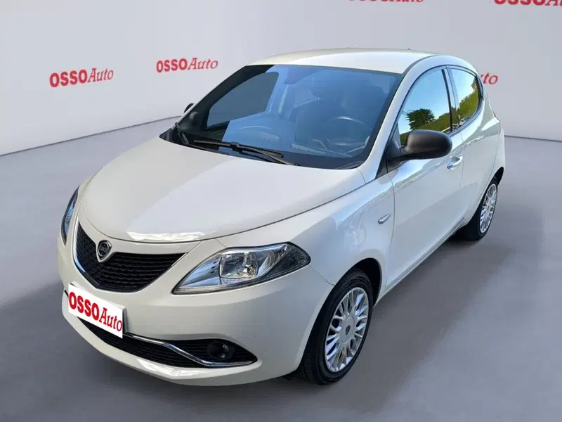 Lancia Ypsilon usata a Udine