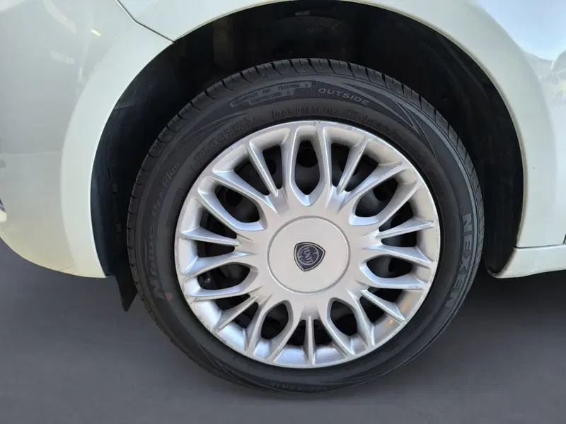 Lancia Ypsilon usata a Udine (7)