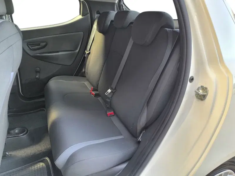 Lancia Ypsilon usata a Udine (9)