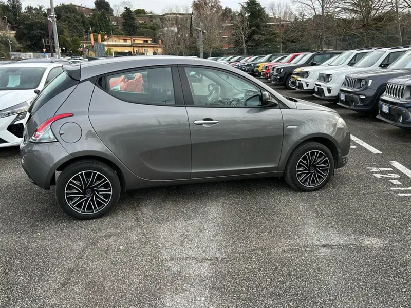 Lancia Ypsilon usata a Latina (6)