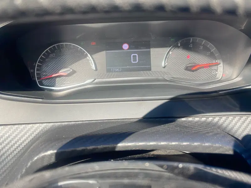 Peugeot 208 usata a Latina (13)