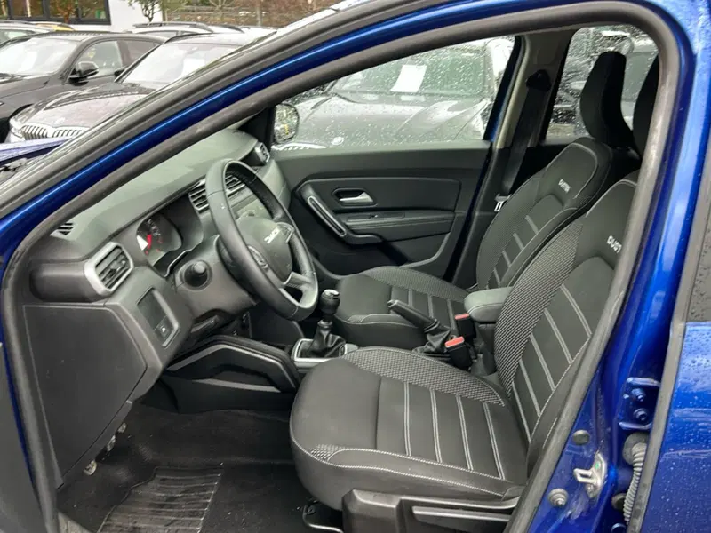 Dacia Duster usata a Latina (13)