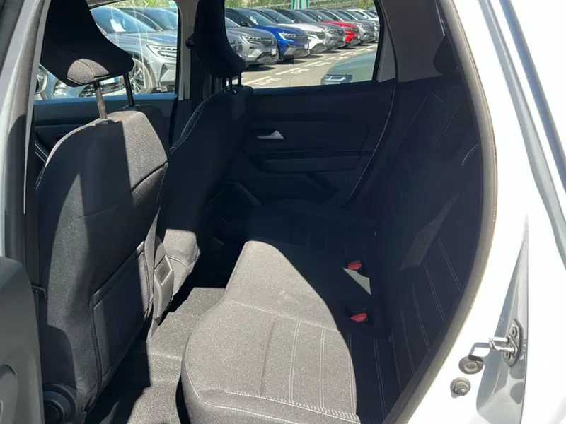 Dacia Duster usata a Latina (12)