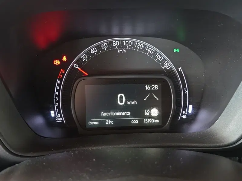Toyota Aygo X usata a Messina (9)