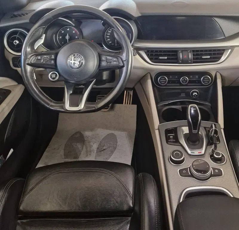 Alfa Romeo Stelvio usata a Terni (11)