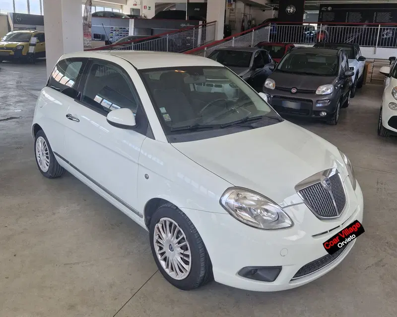 Lancia Ypsilon usata a Terni