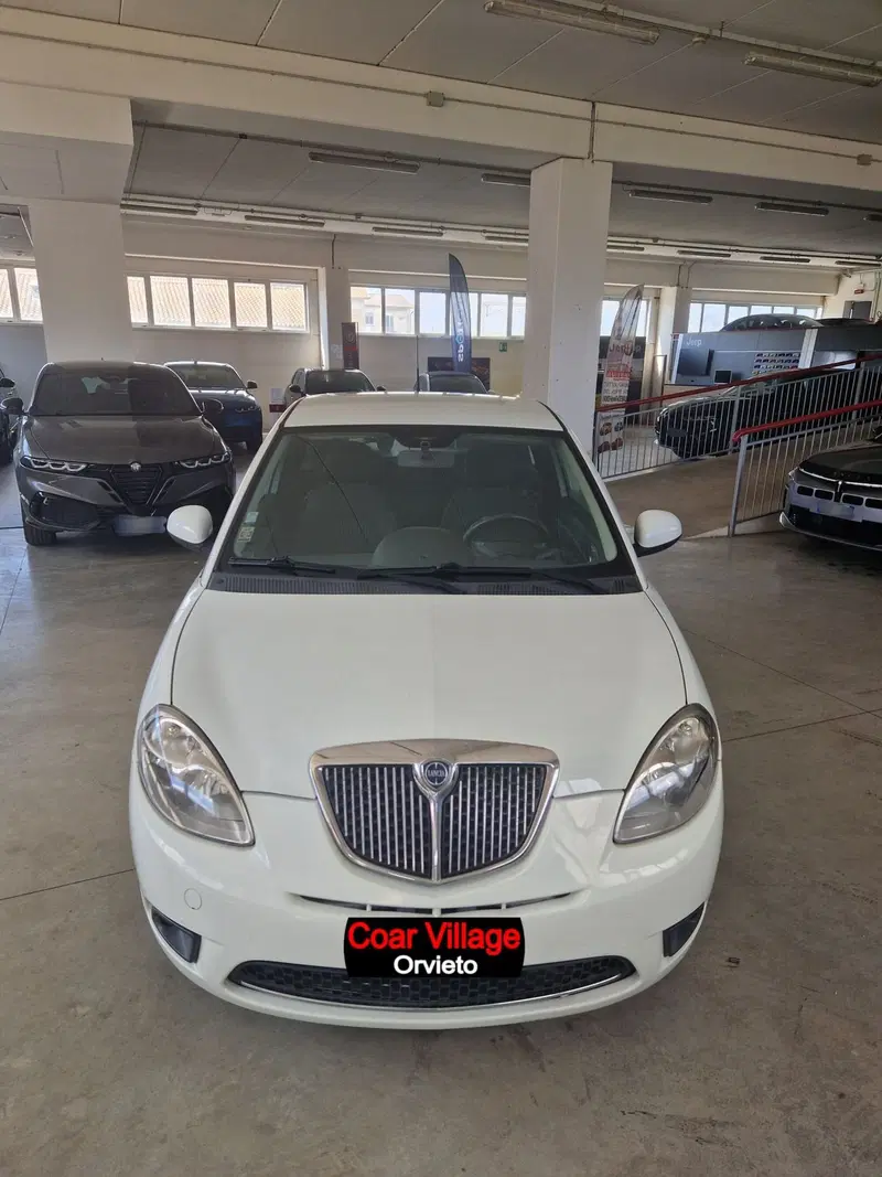 Lancia Ypsilon usata a Terni (2)