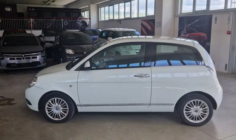 Lancia Ypsilon usata a Terni (3)