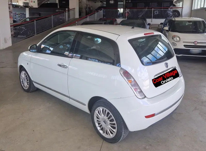 Lancia Ypsilon usata a Terni (4)