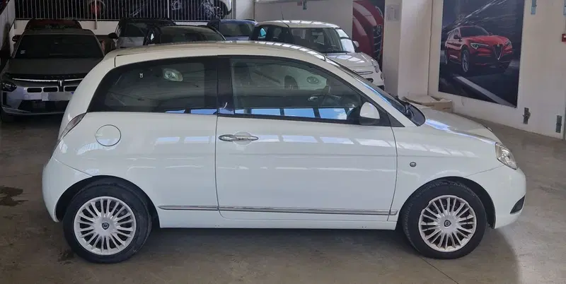 Lancia Ypsilon usata a Terni (6)