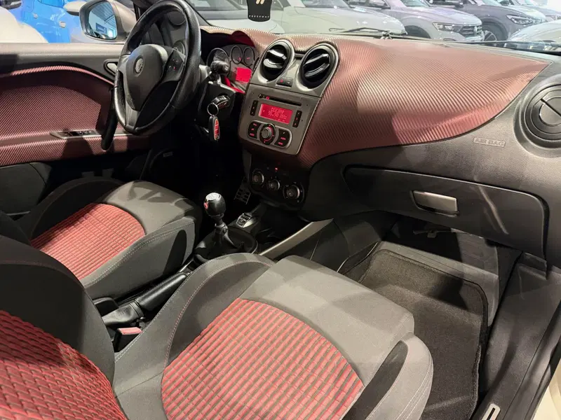 Alfa Romeo MiTo usata a Genova (10)