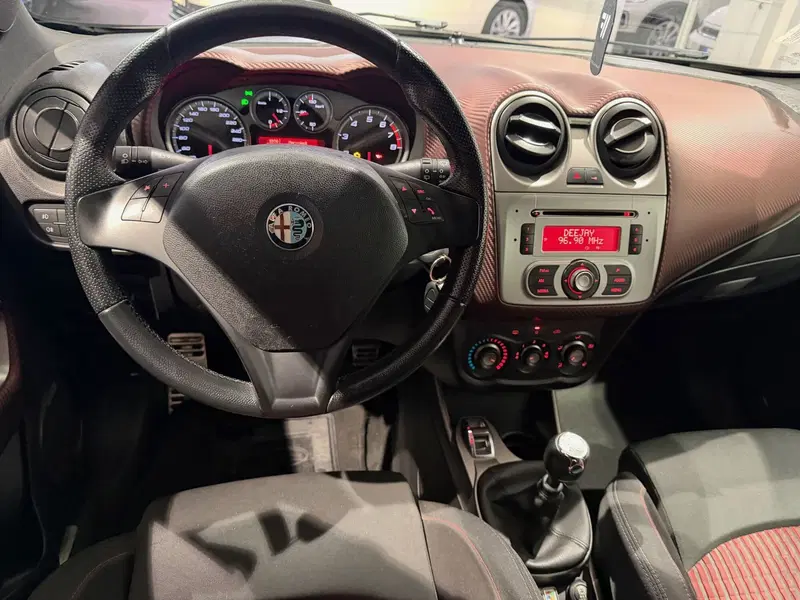 Alfa Romeo MiTo usata a Genova (11)