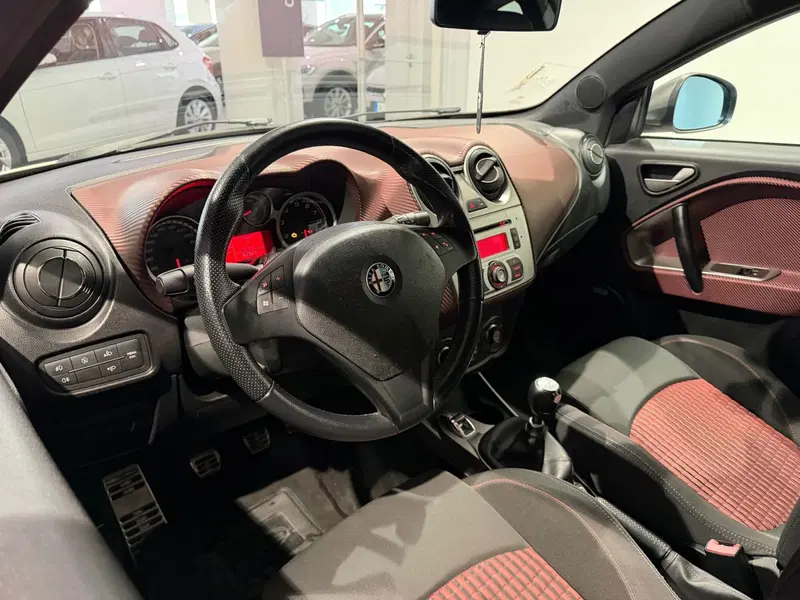Alfa Romeo MiTo usata a Genova (8)