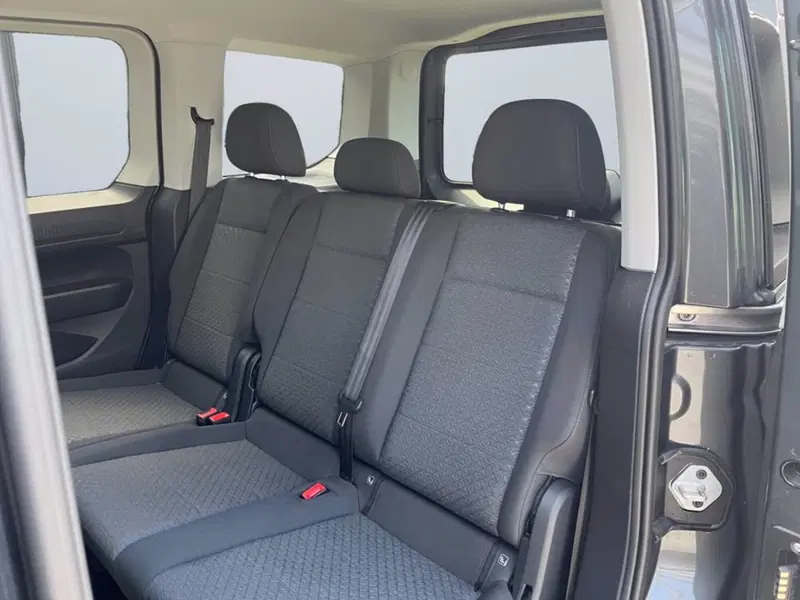 Ford Tourneo Connect usata a Milano (13)