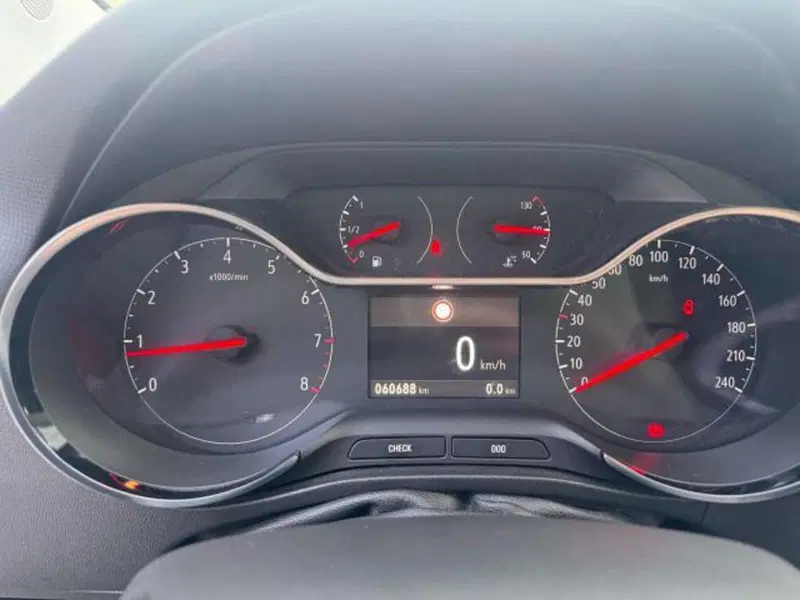 Opel Crossland X usata a Savona (14)