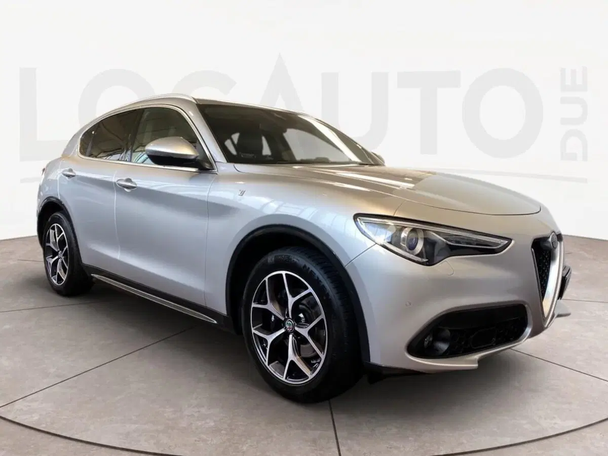 Alfa Romeo Stelvio usata a Torino (3)