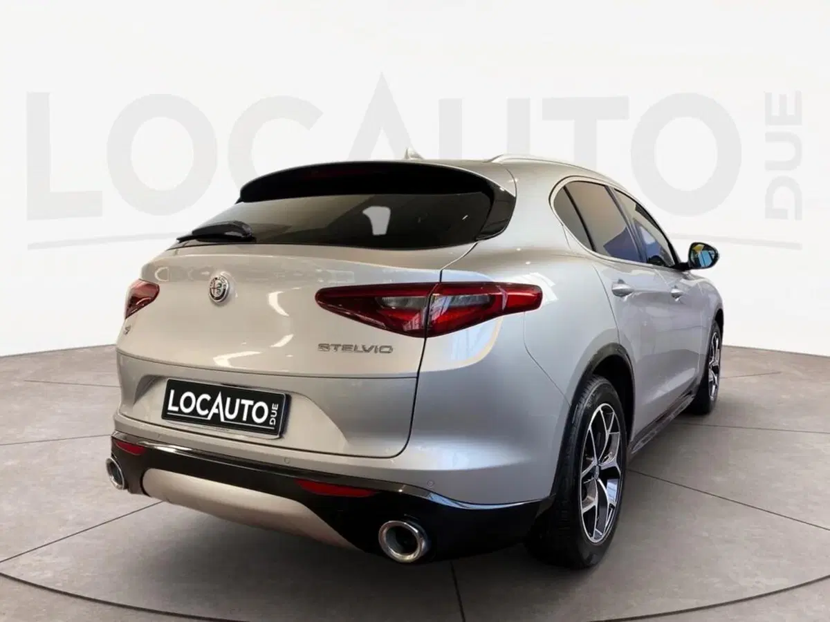 Alfa Romeo Stelvio usata a Torino (4)