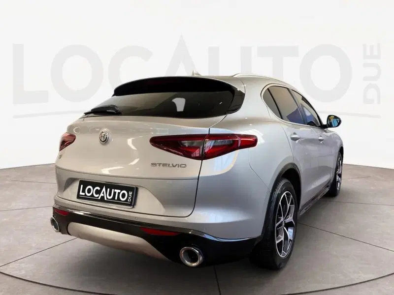 Alfa Romeo Stelvio usata a Torino (4)