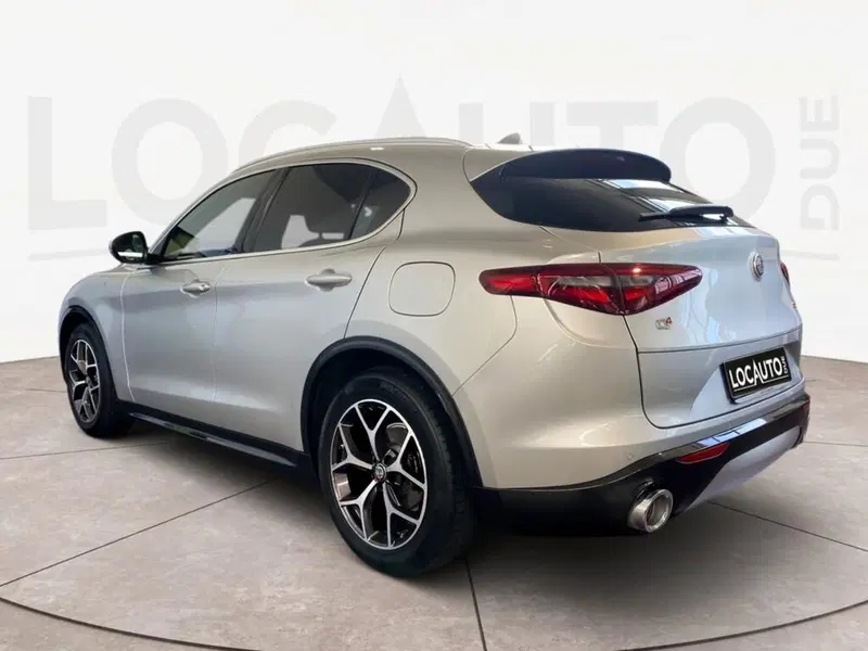 Alfa Romeo Stelvio usata a Torino (5)