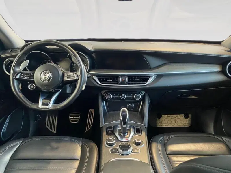 Alfa Romeo Stelvio usata a Torino (6)