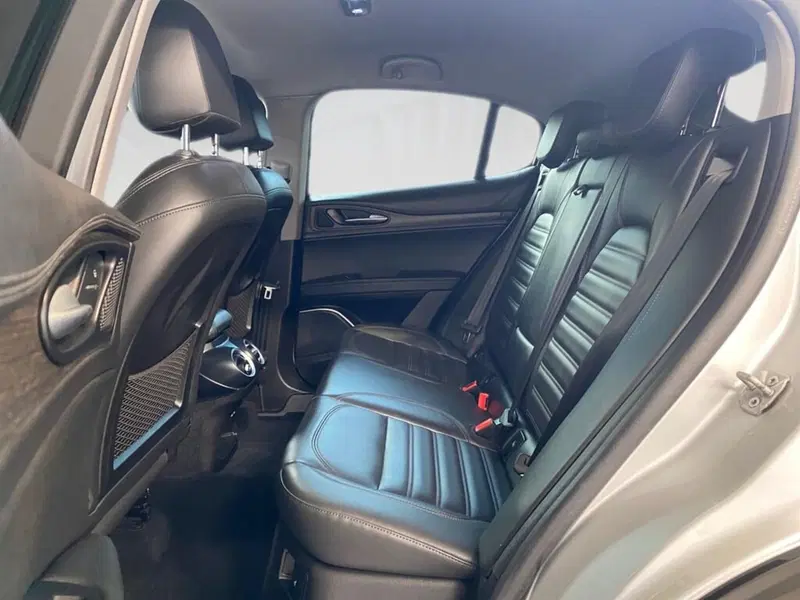 Alfa Romeo Stelvio usata a Torino (8)