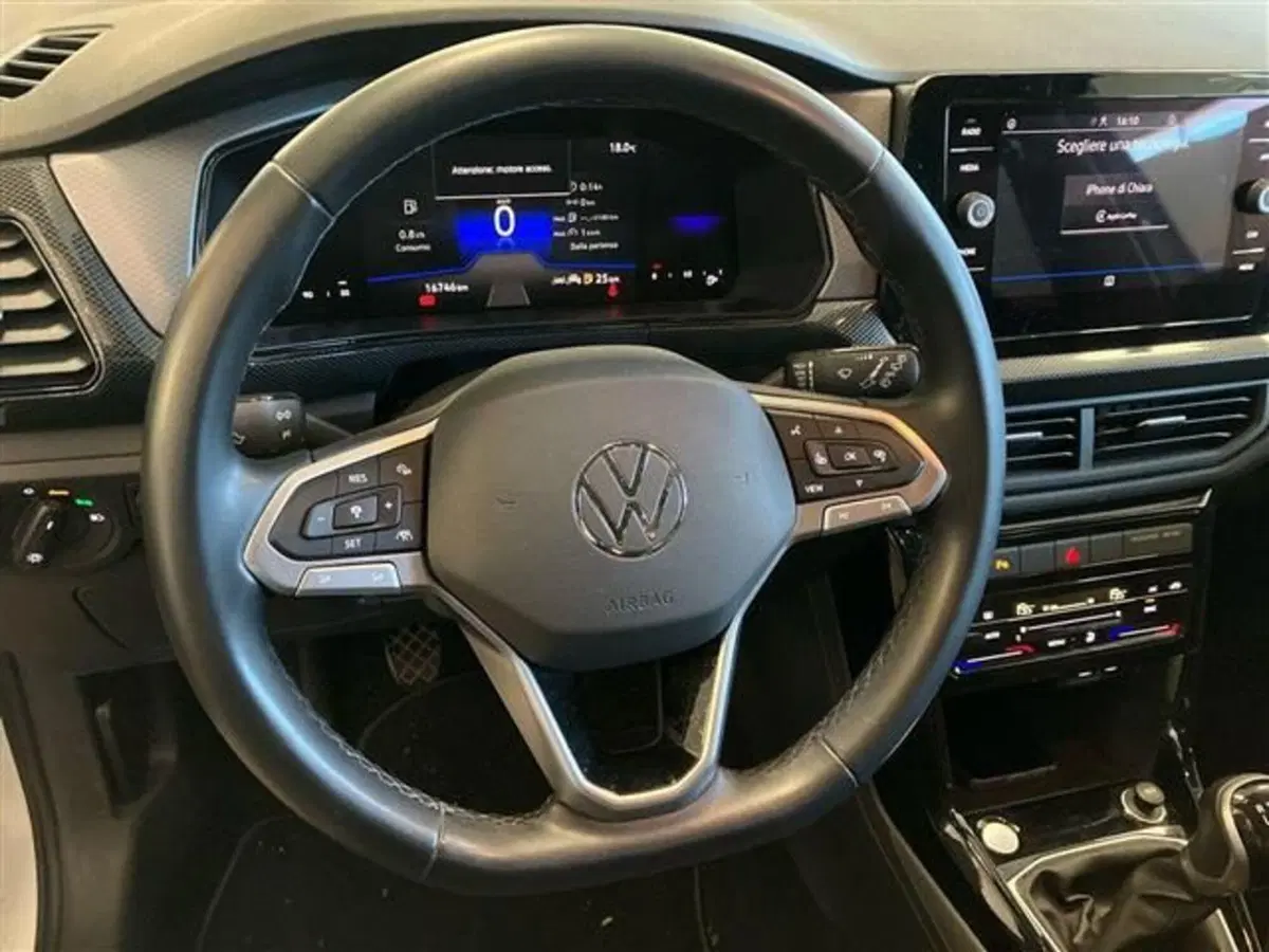 Volkswagen T-Cross usata a Como (18)