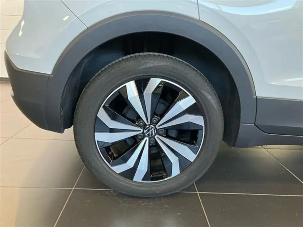 Volkswagen T-Cross usata a Como (8)